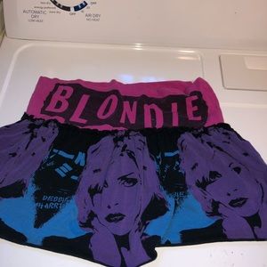 Blondie stretchy skirt.